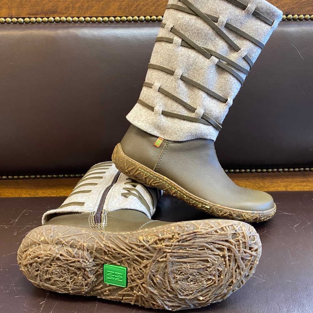 El naturalista wool and leather side zipper boot